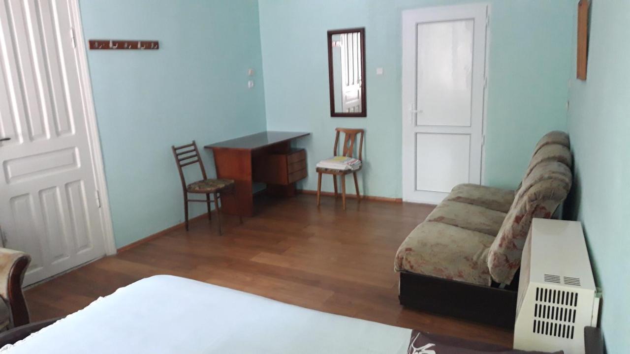 Pospolita Guest House Кутаїсі Екстер'єр фото